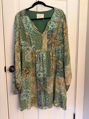 Floreat Green Top with Cream Crochet Collar